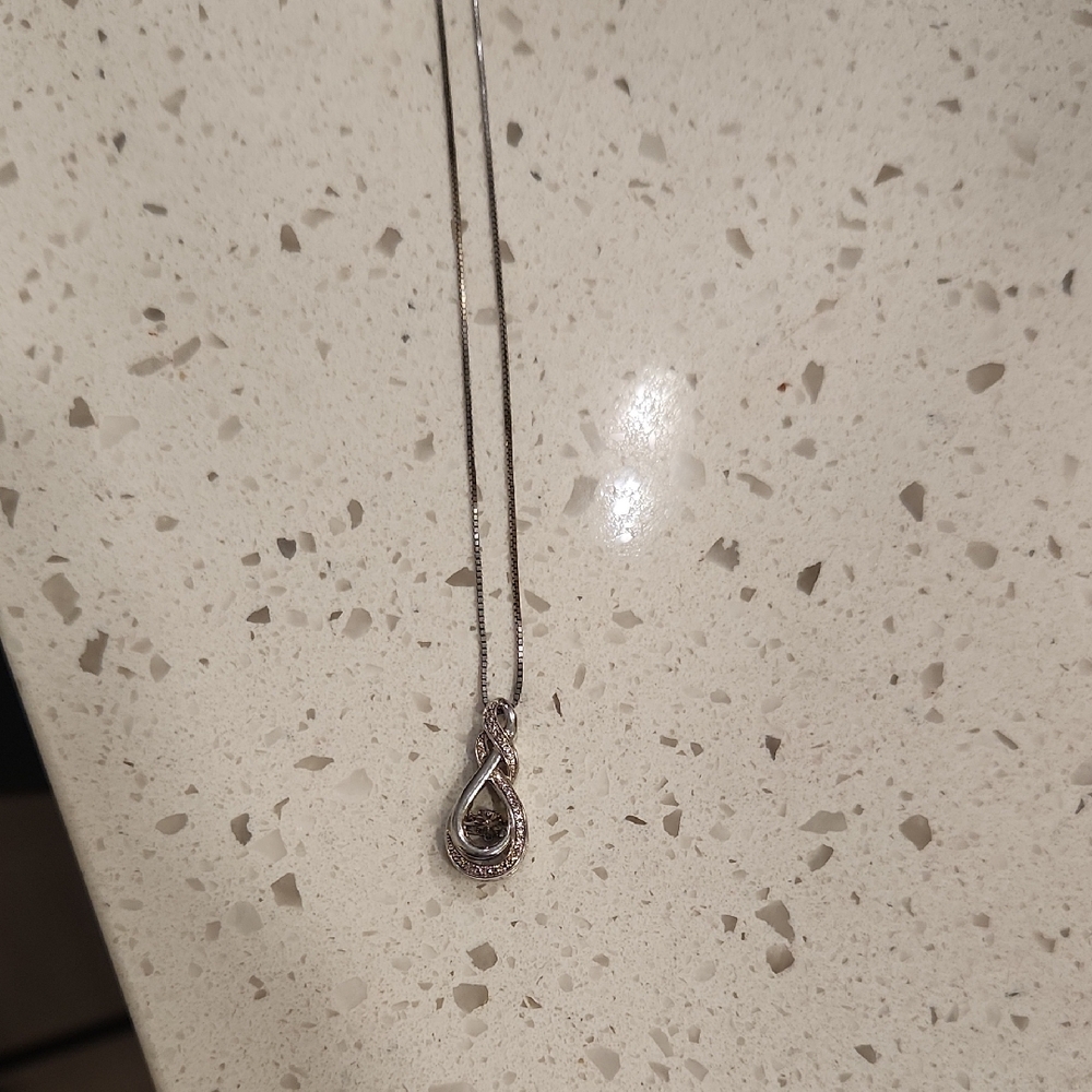 Elegant Silver Pendant Necklace